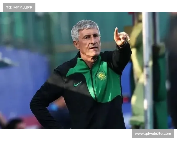 塞蒂恩深情告别国安训练基地真挚宣读离别信感动球迷泪洒现场